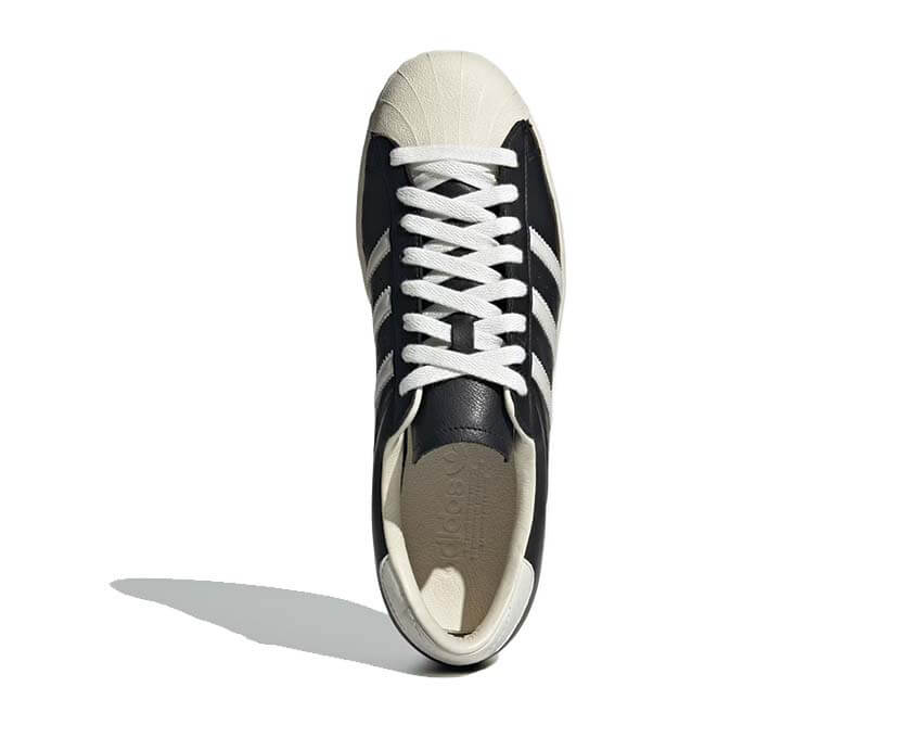 Adidas Superstar Vintage Core Black Cloud White — Draufsicht flache Schnürsenkel