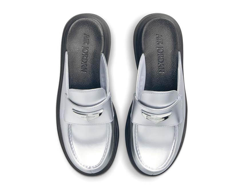 Air Jordan Mule SE W Metallic Silver — Dreiviertelansicht Jordan Damen Mule