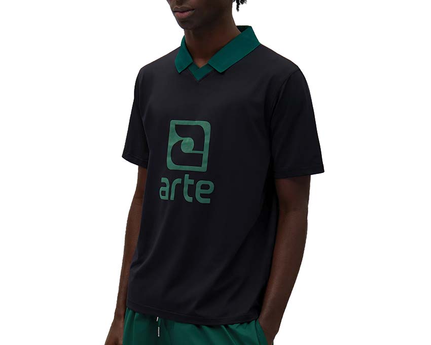Arte Logo Collar T-shirt Black Green détail — logo col brodé