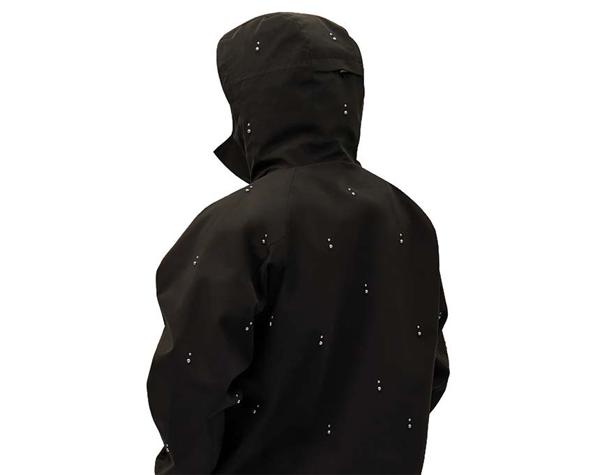 Arte Technical Revits Jacket Black vista lateral — detalle remaches técnicos