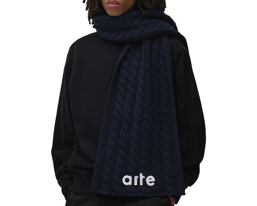 Arte Textured Logo Scarf vue latérale — écharpe logo texturé drapé