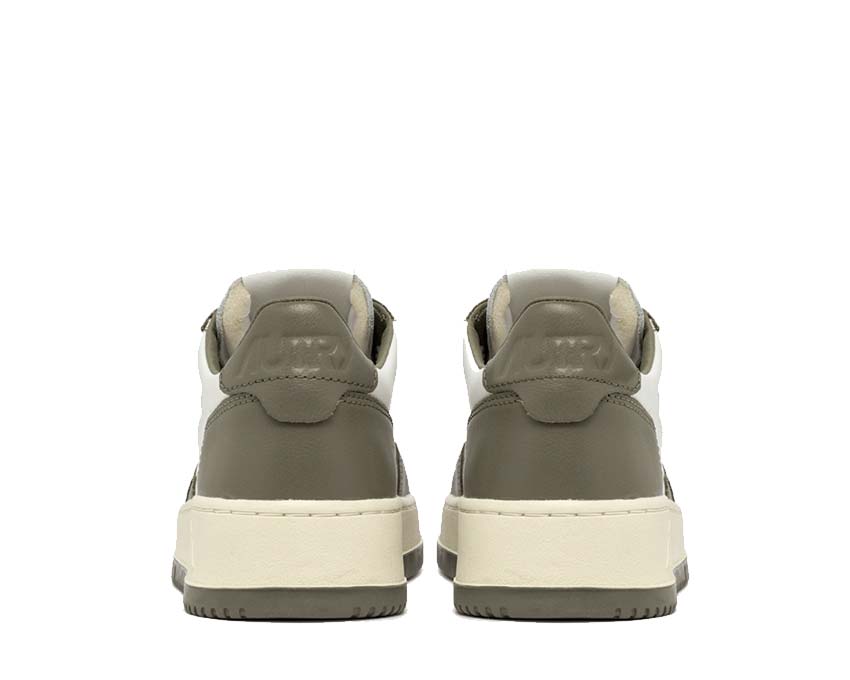 Autry Medalist Low White Covert Green détail — cuir bicolore blanc vert militaire