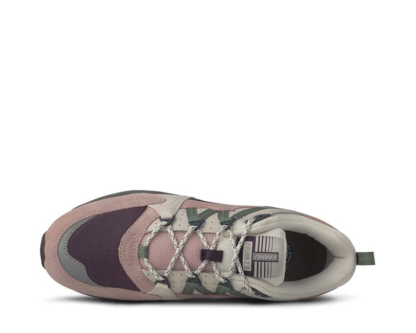 Karhu Fusion 2.0 Cameo Rose Iceberg Green détail — logo Karhu