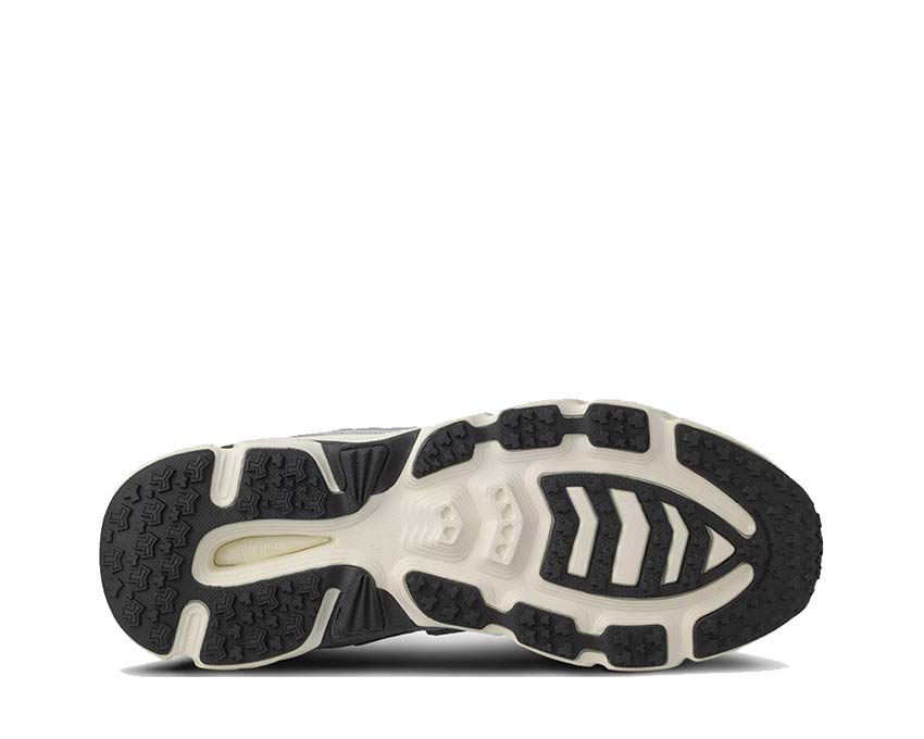 Karhu Super Fulcrum White Quarry détail — logo ours Karhu brodé blanc gris