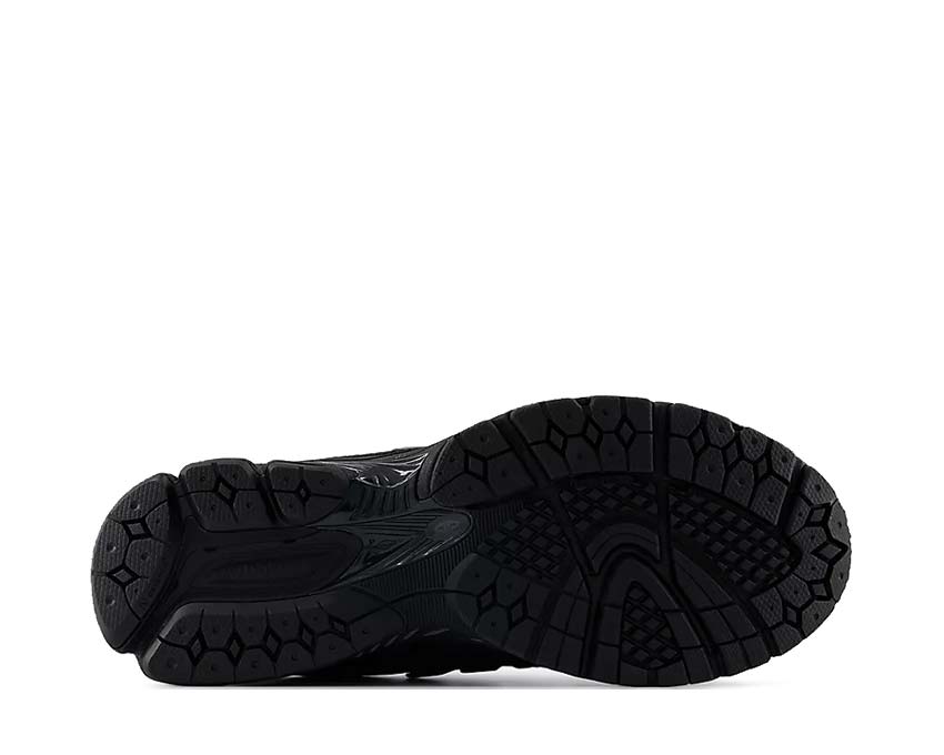 New Balance 1906 Black Magnet — vista tre quarti coppia lifestyle