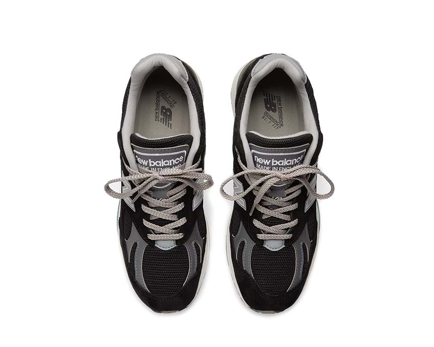New Balance 991 Made in UK Black Smoked Pearl Detail — Leder Wildleder Materialien UK