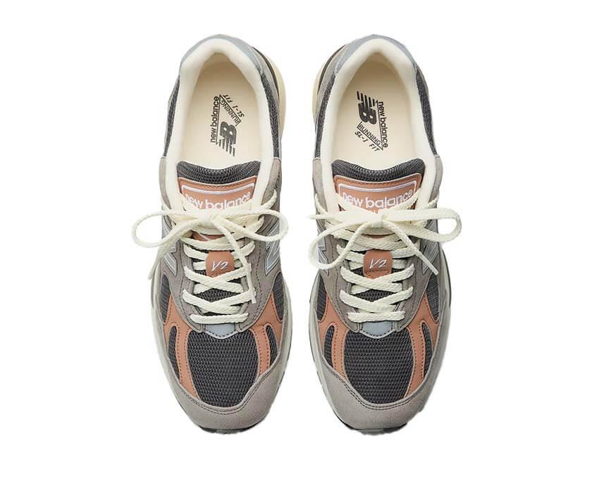 New Balance 991v2 Elephant Skin détail — empiècements multimatières gris velouté
