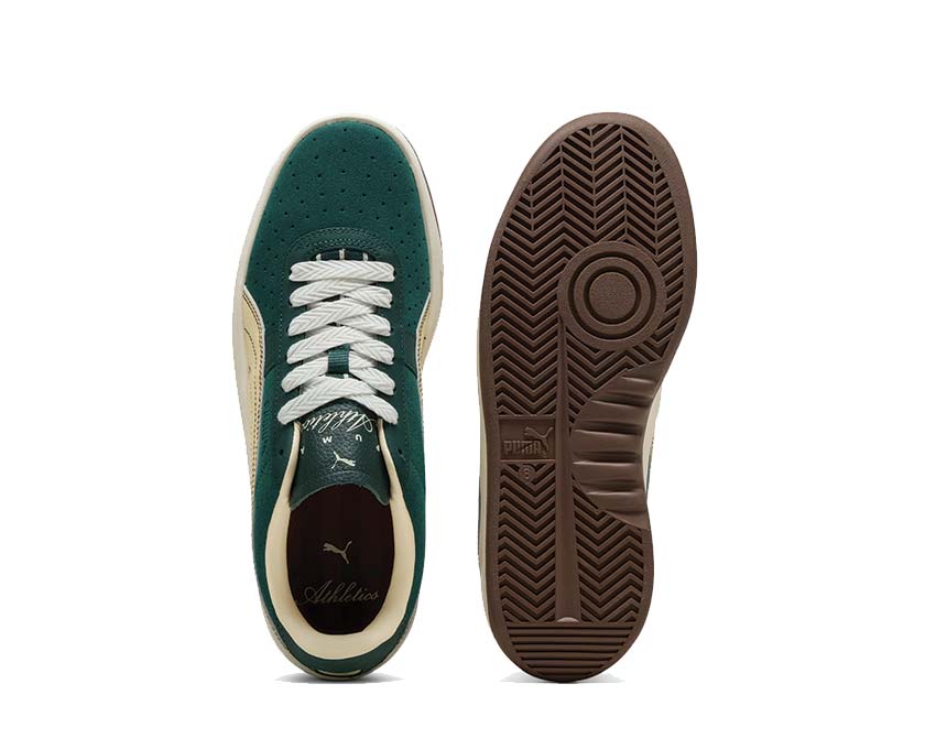 Puma GV Special Players Lane Dark Myrtle Detail — gesticktes Puma-Logo
