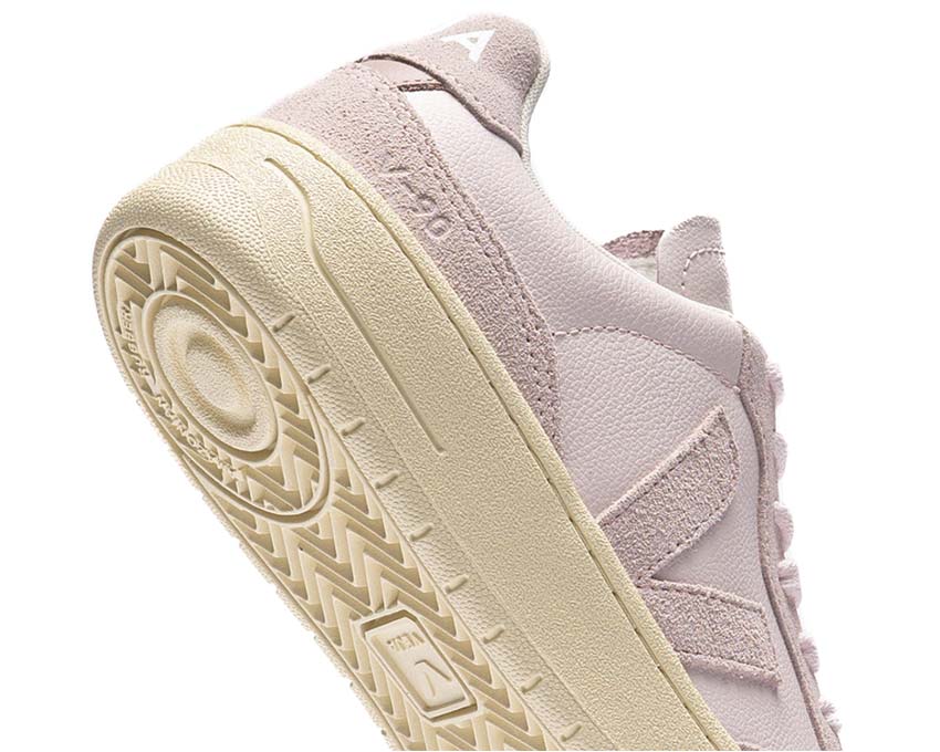 Veja V-90 O.T. Leather Lassi Petale détail — logo V classique