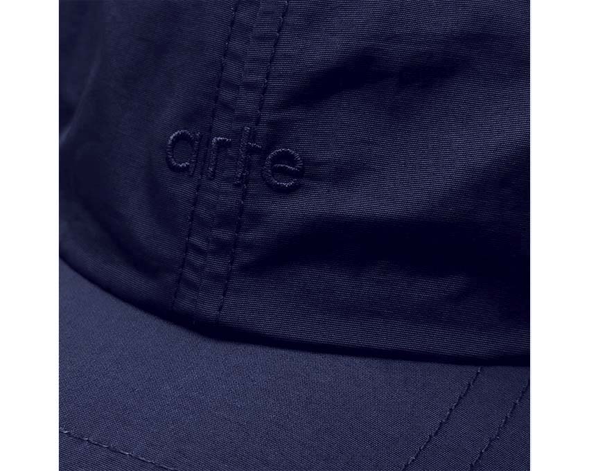 Arte Cassius Back Heart Cap Detail — gesticktes Herz hinten