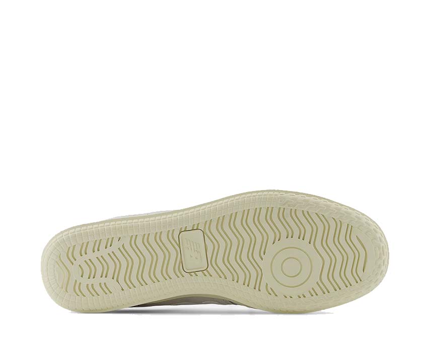 New Balance T500 Reflection White détail — logo NB perforation cuir vintage
