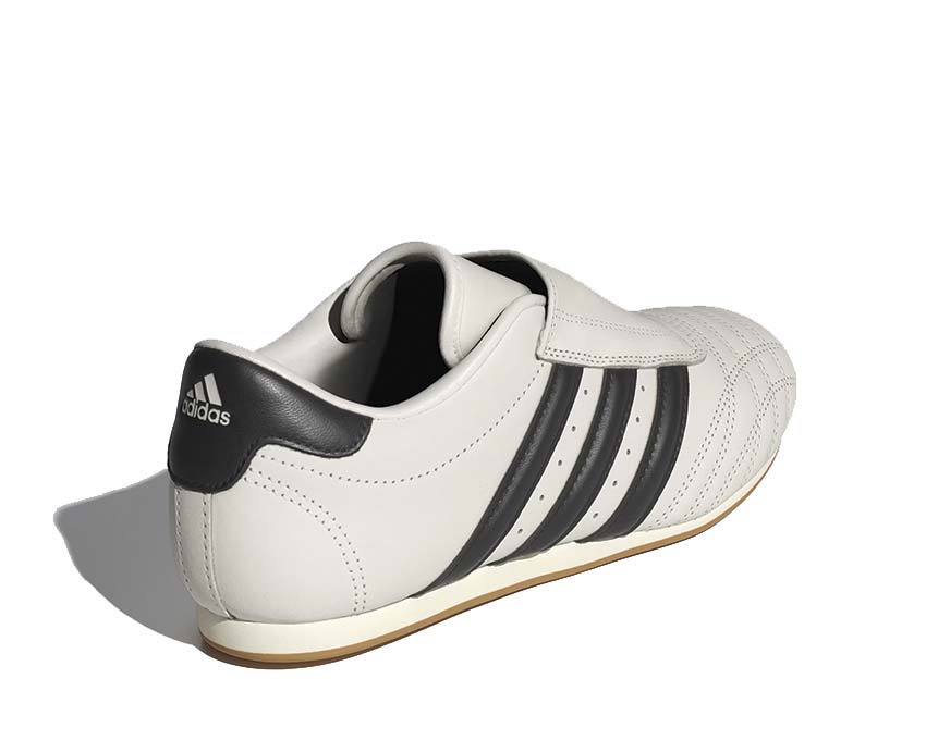 Adidas Taekwondo W Off White dettaglio — tomaia in pelle Off White con banda Core Black