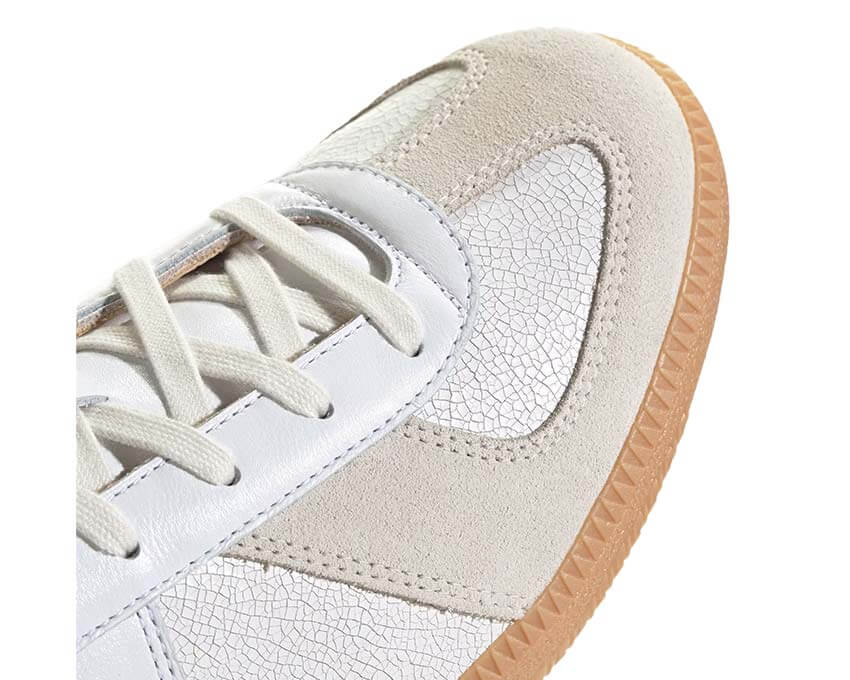 Adidas BW Army Cloud White Seitenansicht — weißes Leder Oberteil mit farbigen Einsätzen