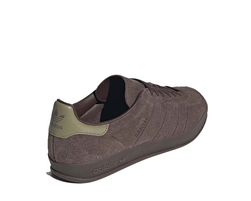 Adidas Gazelle Indoor Dark Brown dettaglio — logo Trefoil e 3 strisce
