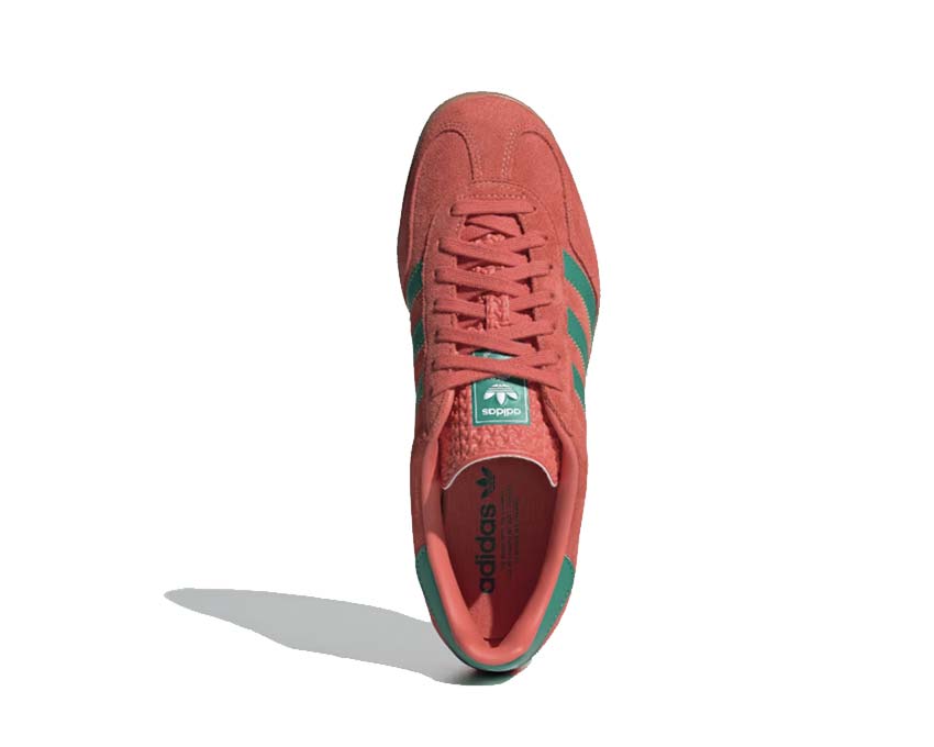 Adidas Gazelle Indoor Preloved Scarlet dettaglio — contrasto Court Green e Cloud White