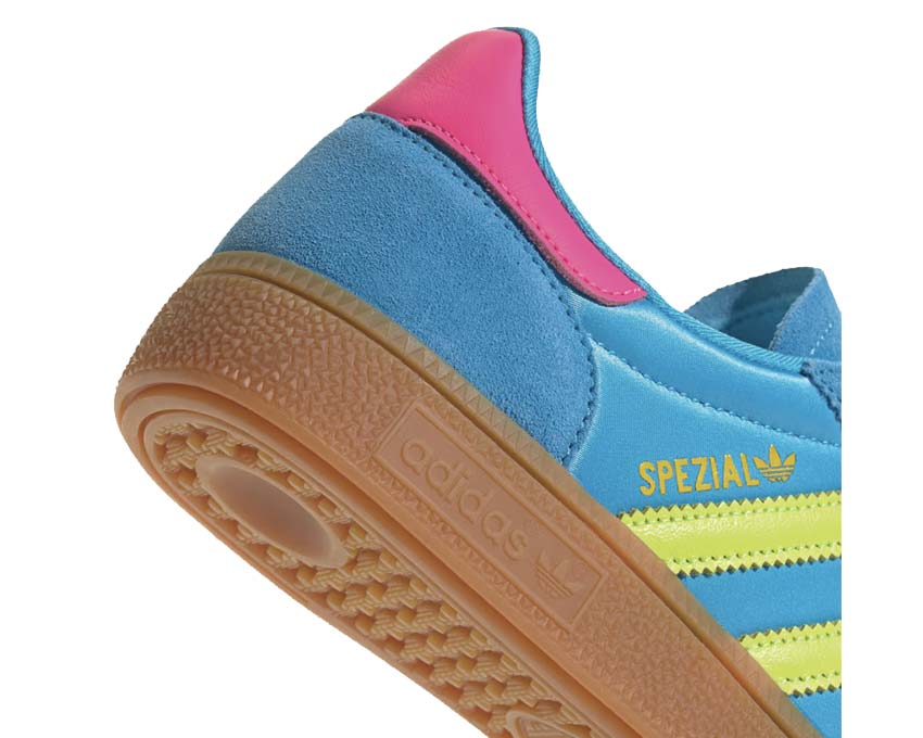 Adidas Handball Spezial W Sky Rush vista laterale — profilo basso e silhouette pulita