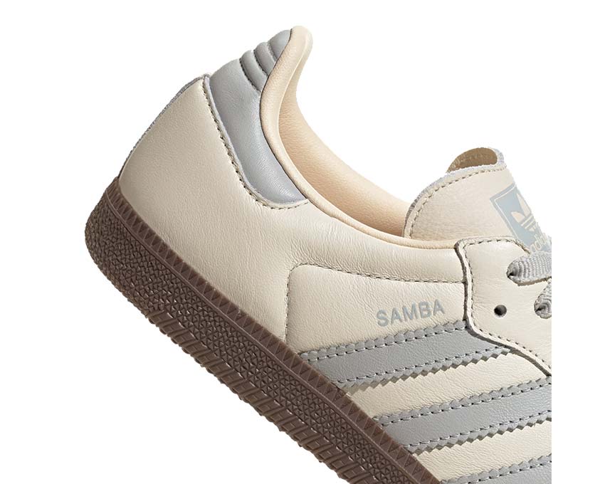 Adidas Samba OG Sand Strata vue latérale — tige cuir et daim ton sable