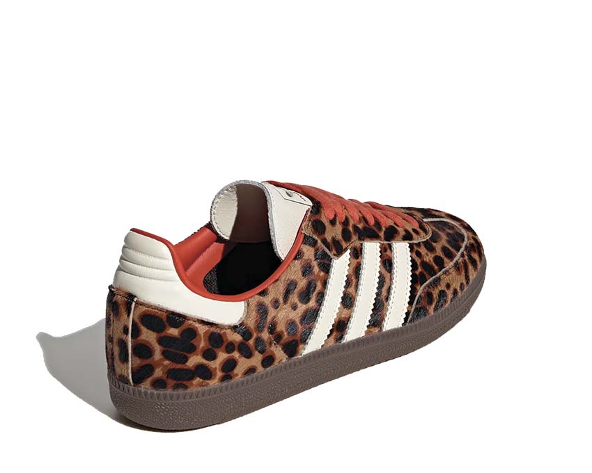 Adidas Samba OG W Leopard detalle — paneles cuero y estampado