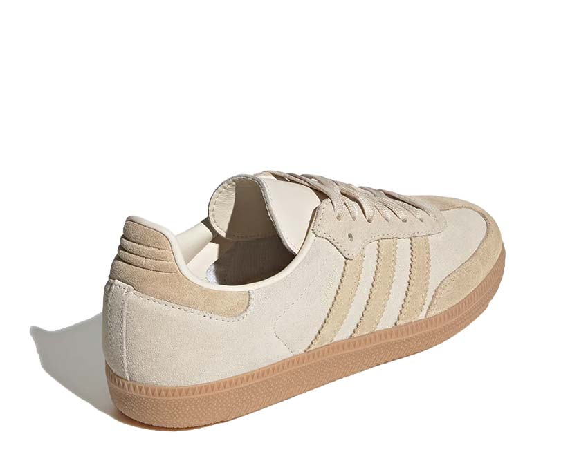 Adidas Samba OG Sand Strata detalle — cuero y ante en tonos arena contrastados