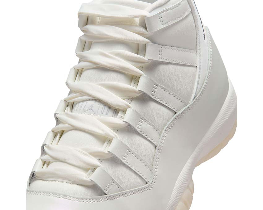 Air Jordan 11 Retro W Pearl perlweiß — Seitenansicht Damen Jordan 11 retro hype Sneaker
