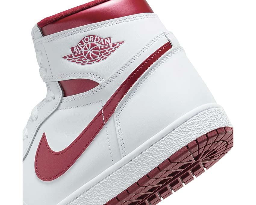 Jordan Air Jordan 1 High 85 Metallic Burgundy vue latérale — cuir métallisé