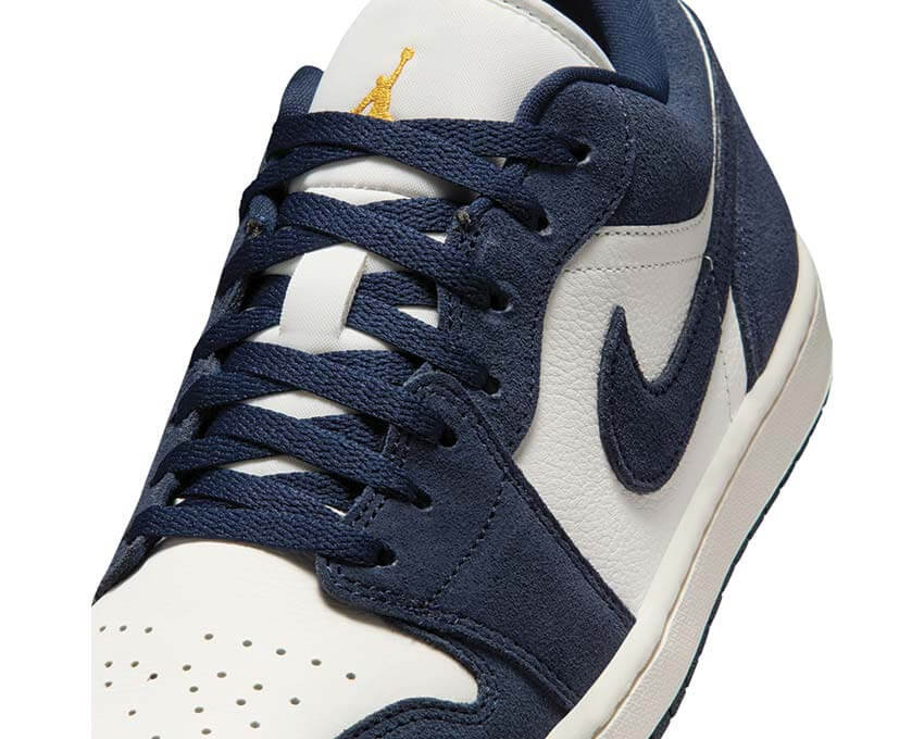 Air Jordan 1 Low SE Obsidian vue latérale — sneaker bleu marine basketball streetwear