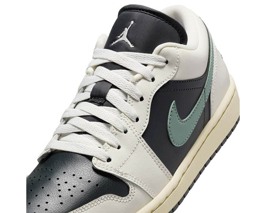 Air Jordan 1 Low W Jade Smoke vue latérale — tige cuir jade femme Jordan 1