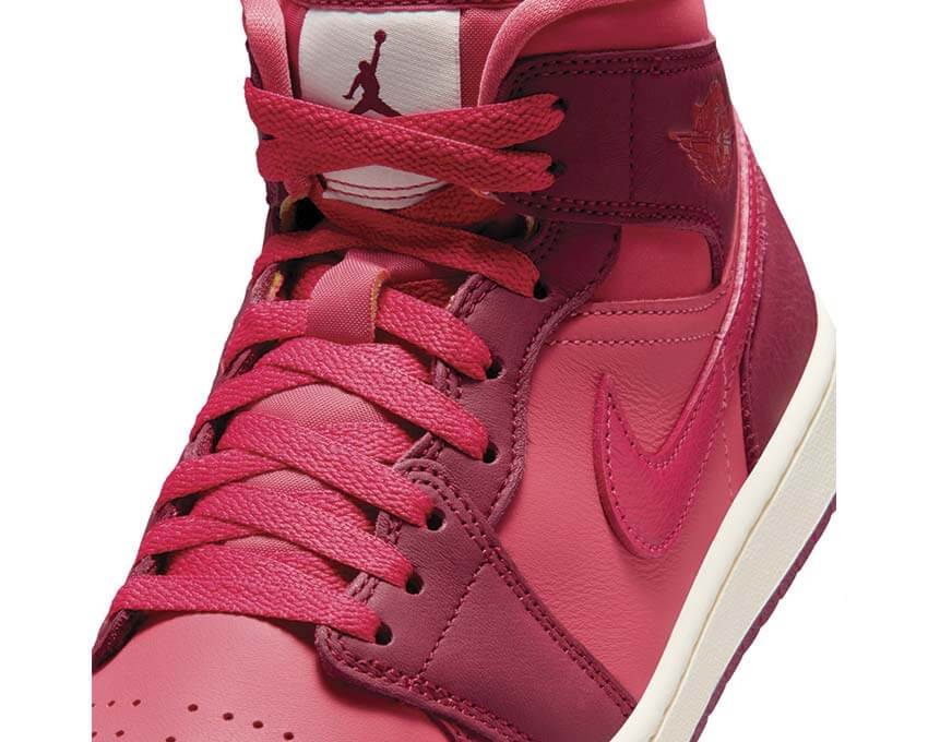 Air Jordan 1 Mid SE W Sierra Red vue latérale — cuir rouge sierra Mid SE