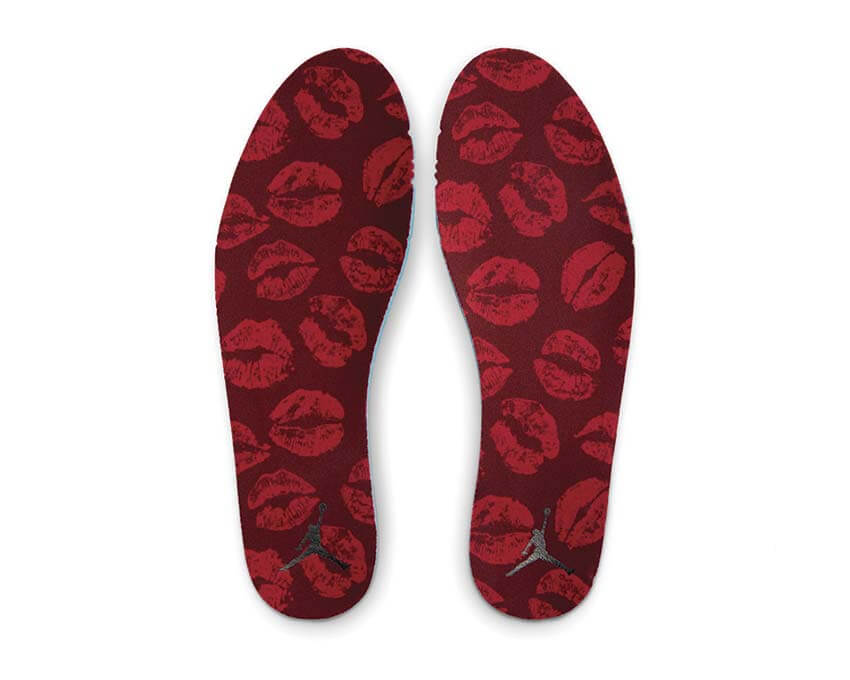 Air Jordan 1 Mid SE Sierra Red — vista tre quarti