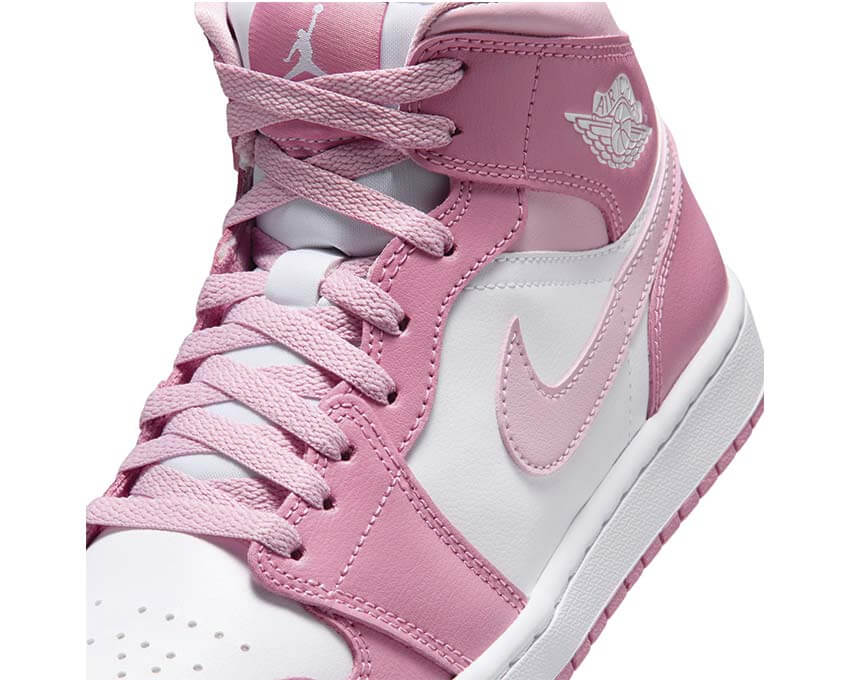 Air Jordan 1 Mid W Elemental Pink — vue latérale cuir rose pastel femme