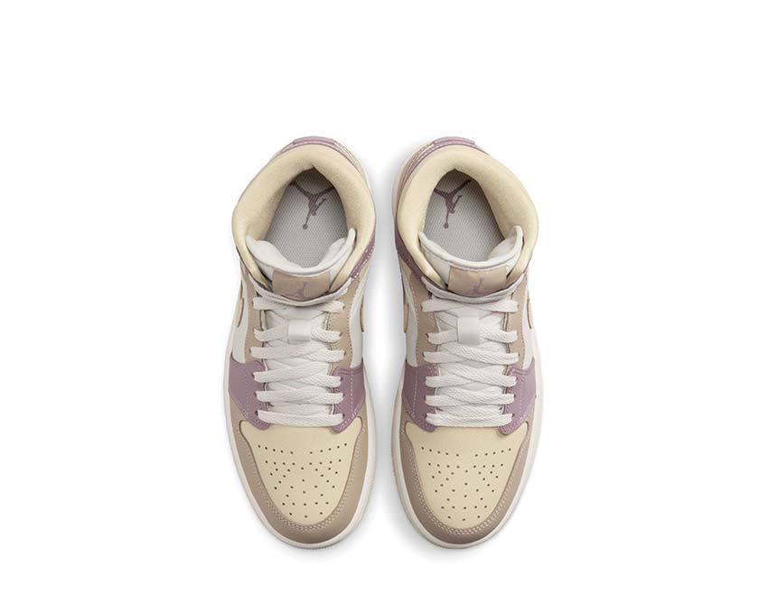 Jordan Air Jordan 1 Mid W Orewood Gold Khaki detalle — tige cuero beige dorado