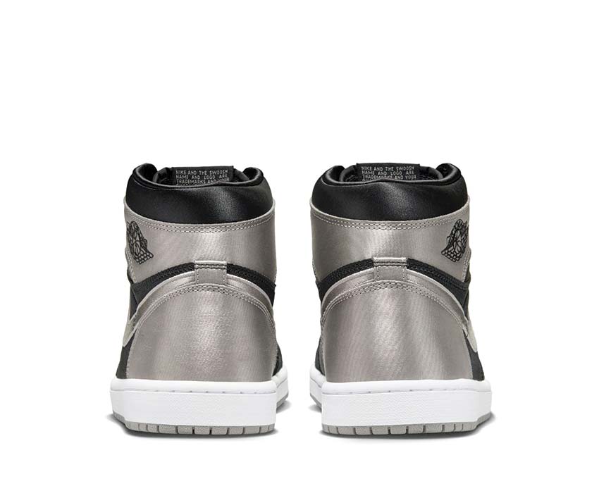 Air Jordan 1 Retro Hi OG Wmns Black Medium Grey dettaglio — tomaia pelle nera donna