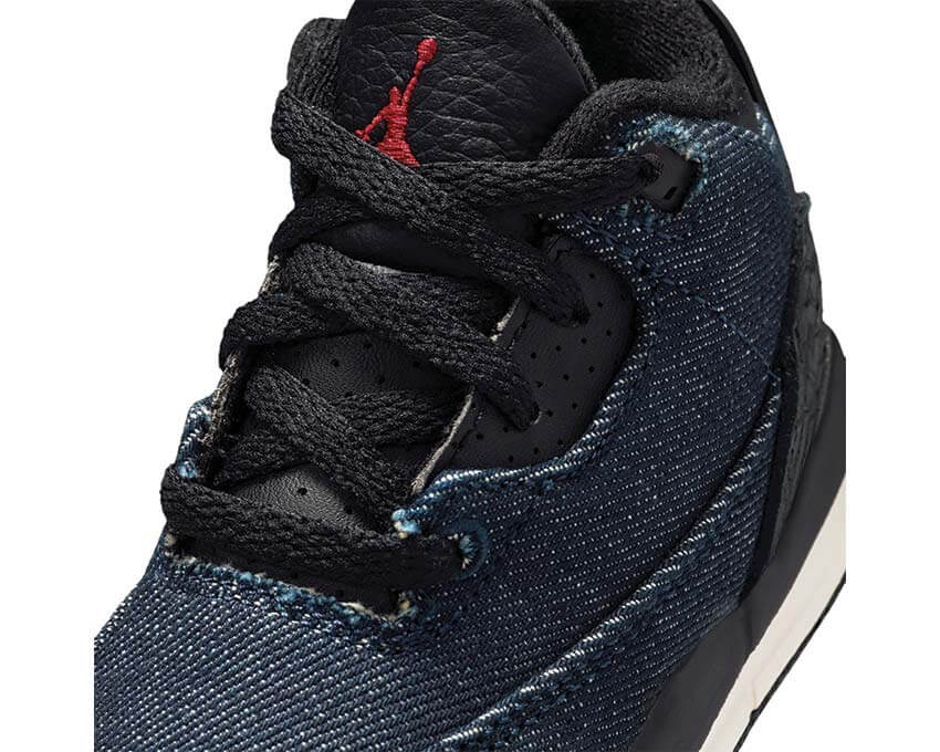 Air Jordan 3 x Levi's® TD Indigo vue latérale — denim Levi's bleu indigo bébé