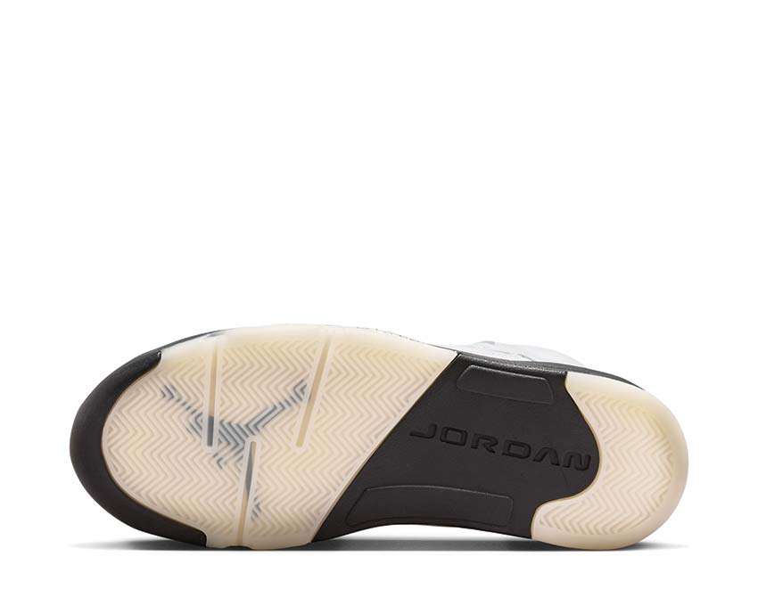 Jordan Air Jordan 5 Retro White and Black White Black Sail Metallic Silver — vista trasera