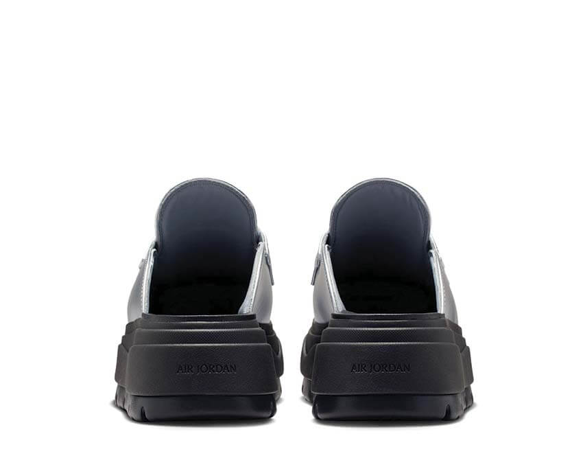 Air Jordan Mule SE W Metallic Silver — Detail Premium Leder Obermaterial silber