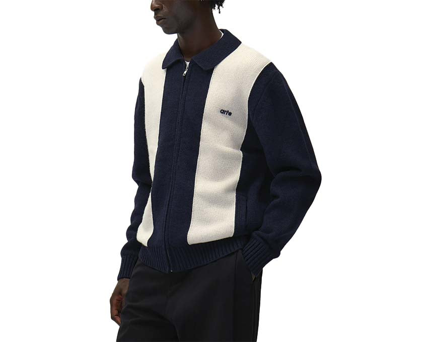 Arte Cardigan Blue Seitenansicht — blauer Cardigan Relaxed-Fit Herren