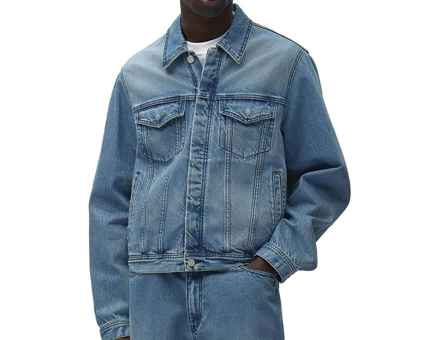 Arte Circle Logo Jeans Jacket vista laterale — giacca denim uomo taglio dritto