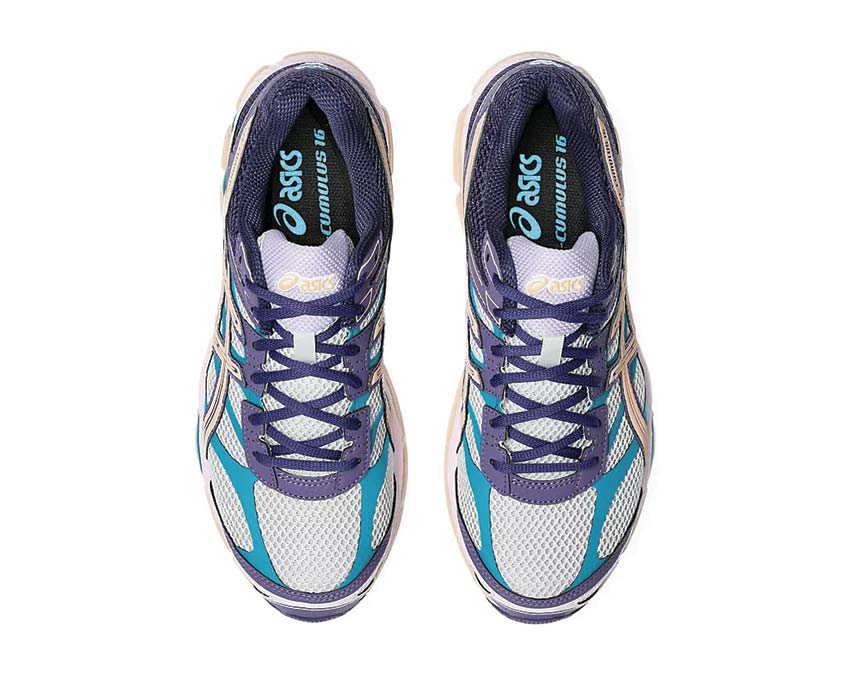 Asics Gel Cumulus 16 Cloud Grey/Bisque détail — mesh et suède structuré