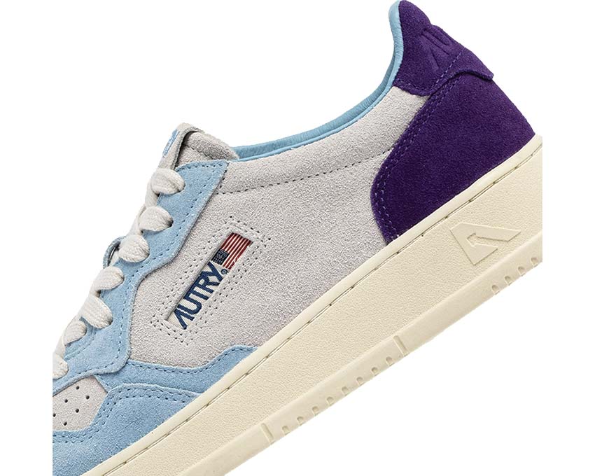 Autry Medalist Low Tric Suede Port Mauve Detail — dreifarbige Einsätze