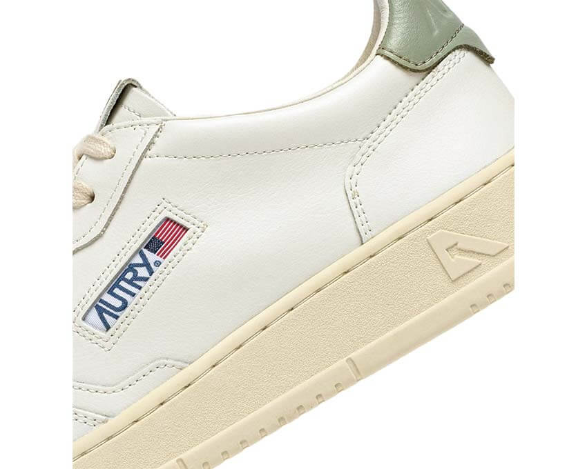 Autry Medalist Low Lilas vue latérale — cuir lilas blanc Medalist Low femme