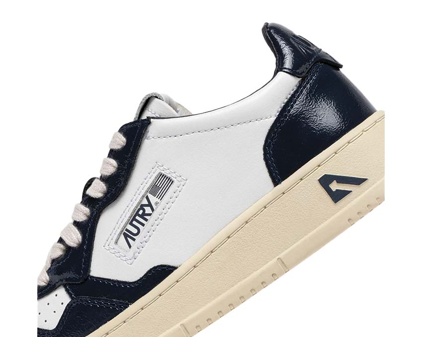 Autry Medalist Low vue latérale — cuir bicolore sport vintage