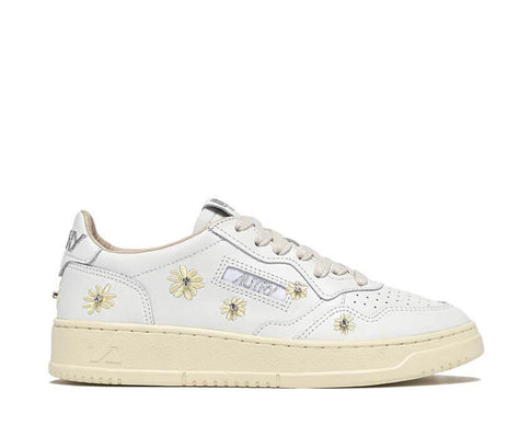 Autry Medalist Low Blanc Or — sneakers femme cuir blanc détails dorés rétro luxe