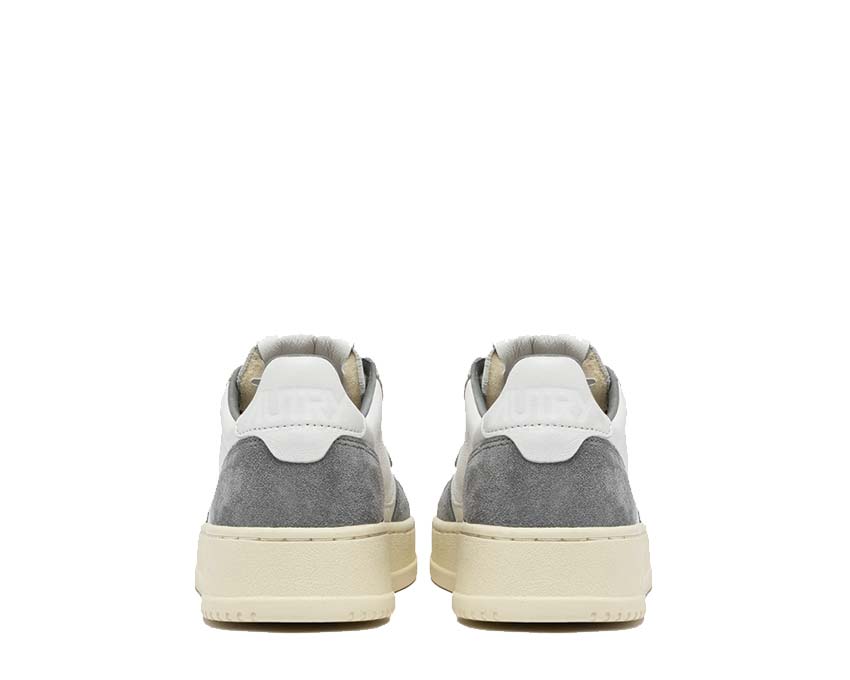 Autry Medalist Low Goat Suede White Grey Sohle — Vintage-Gummisohle