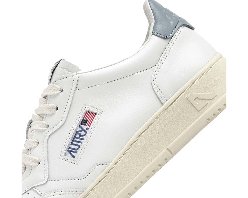 Autry Medalist Low W Leather White Silver Blue vista lateral — cuero y ante