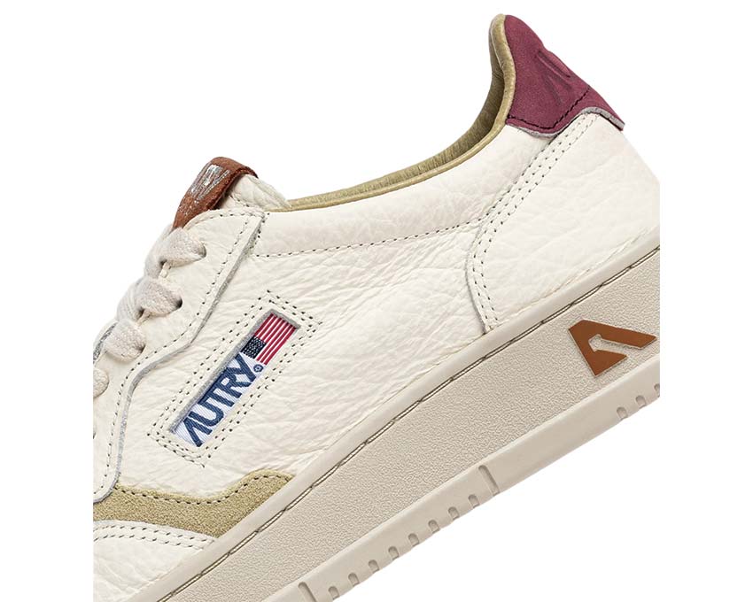 Autry Medalist Low Marshmallow/Bordeaux vue latérale — cuir bordeaux et blanc