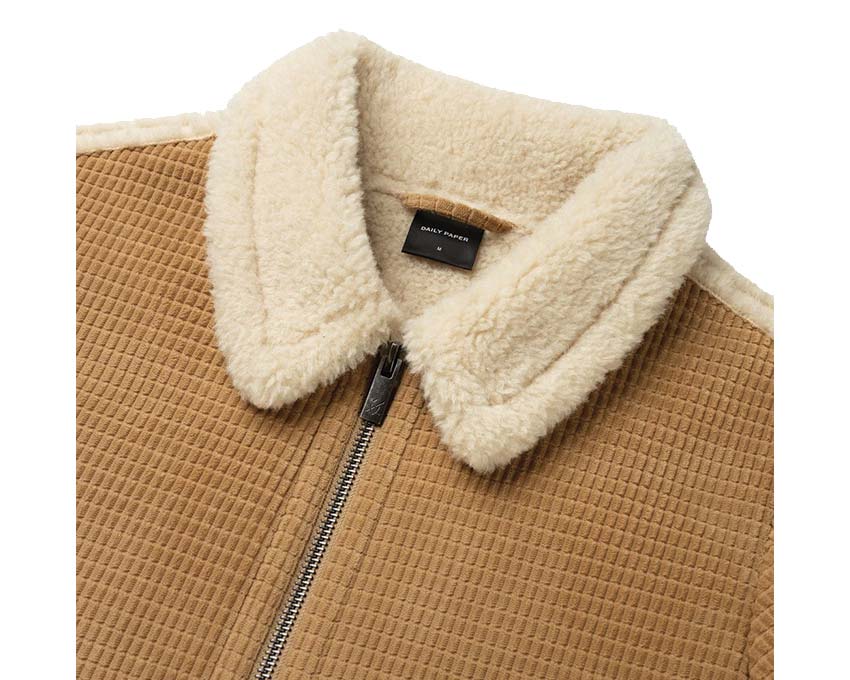 Daily Paper Oluwa Fur Jacket Camel vue latérale — texture fourrure moelleuse