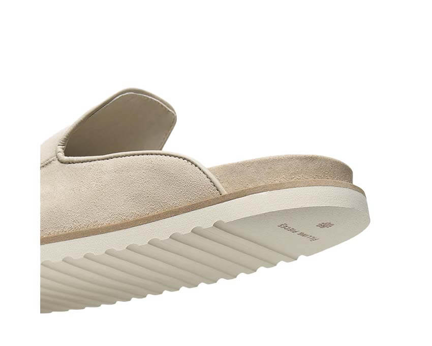 Filling Pieces Clog Suede Beige detail — suede heel counter