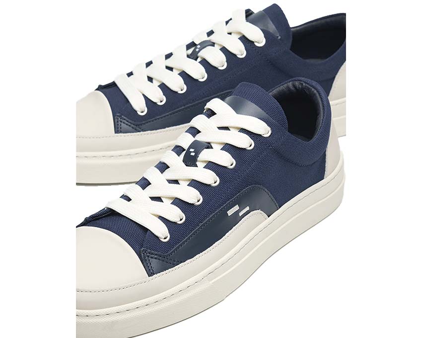 Filling Pieces Riviera Low Navy Seitenansicht — glattes Navy-Leder
