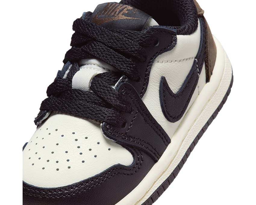 Jordan 1 Retro Low OG TD Mocha Sail — vue trois quarts sneakers Jordan toddler