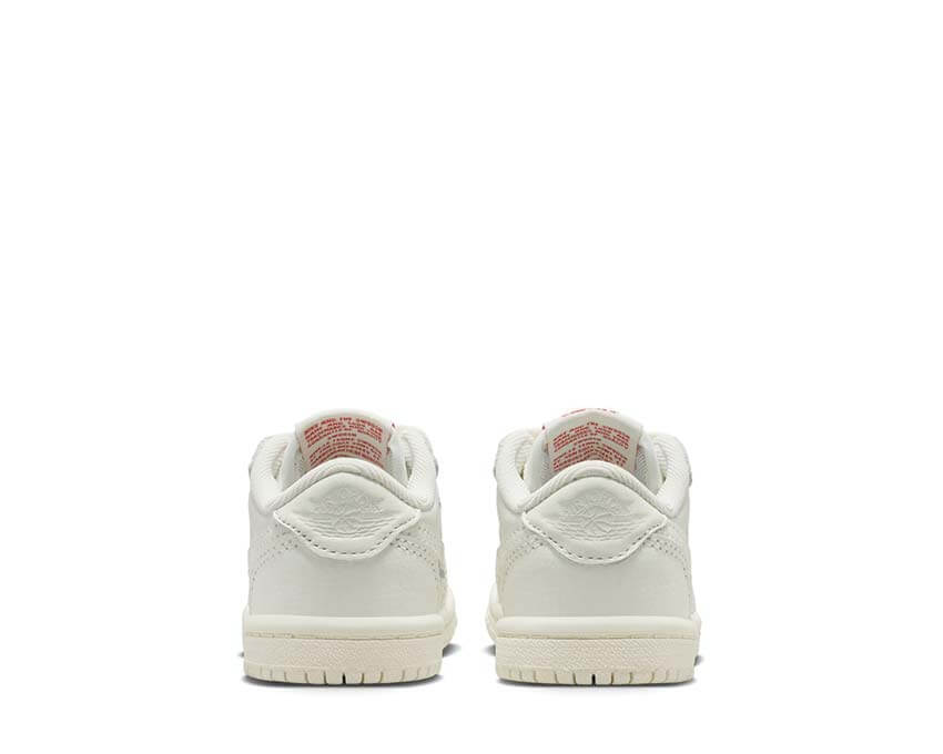 Jordan 1 Retro Low OG TD Sail University Red detalle — cuero sail crema y rojo